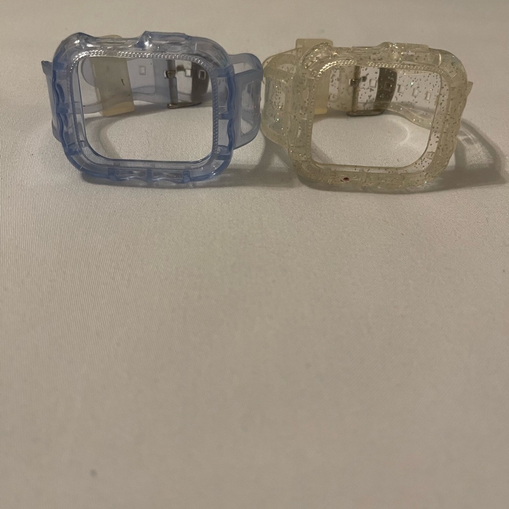 apple watch series 4
40 MM clear and blue cases‎